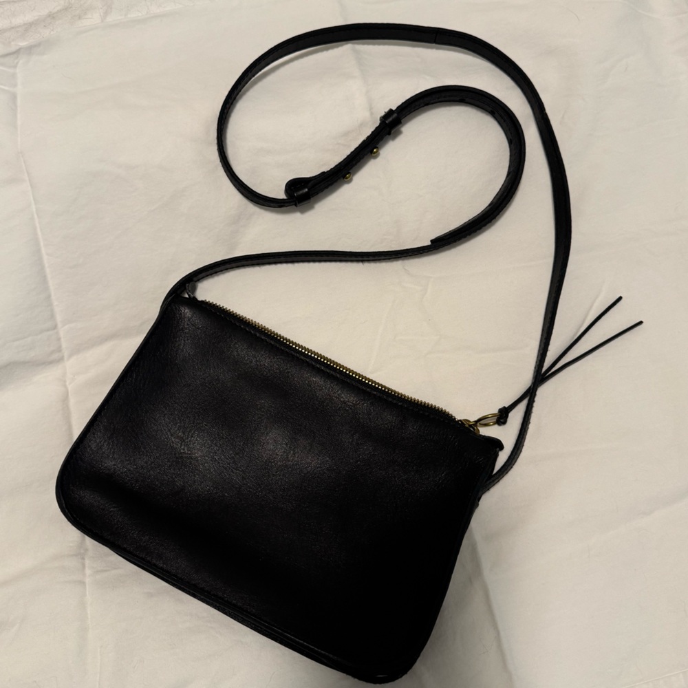 Madewell Simple Crossbody Bag | Black Saddle Leather